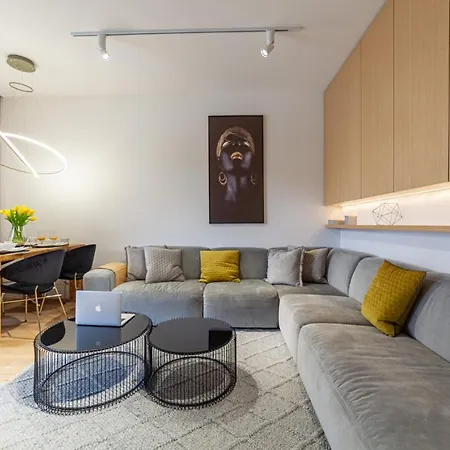 شقة Nad Jeziorem Dlugim Lesna # 28