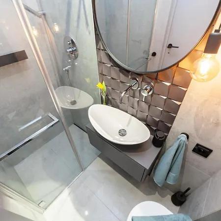 شقة Nad Jeziorem Dlugim Lesna # 28